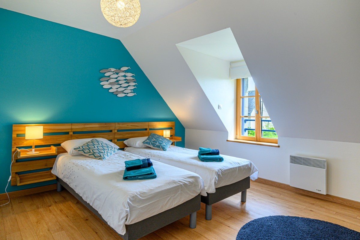 Chambre de l'étage avec lits modulables 
2 lits de 80x200 que l'on peut associer