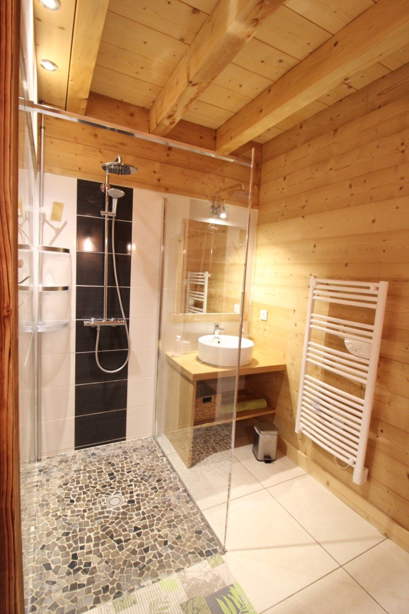 Salle d'eau douche italienne - Chalet Le Grenier