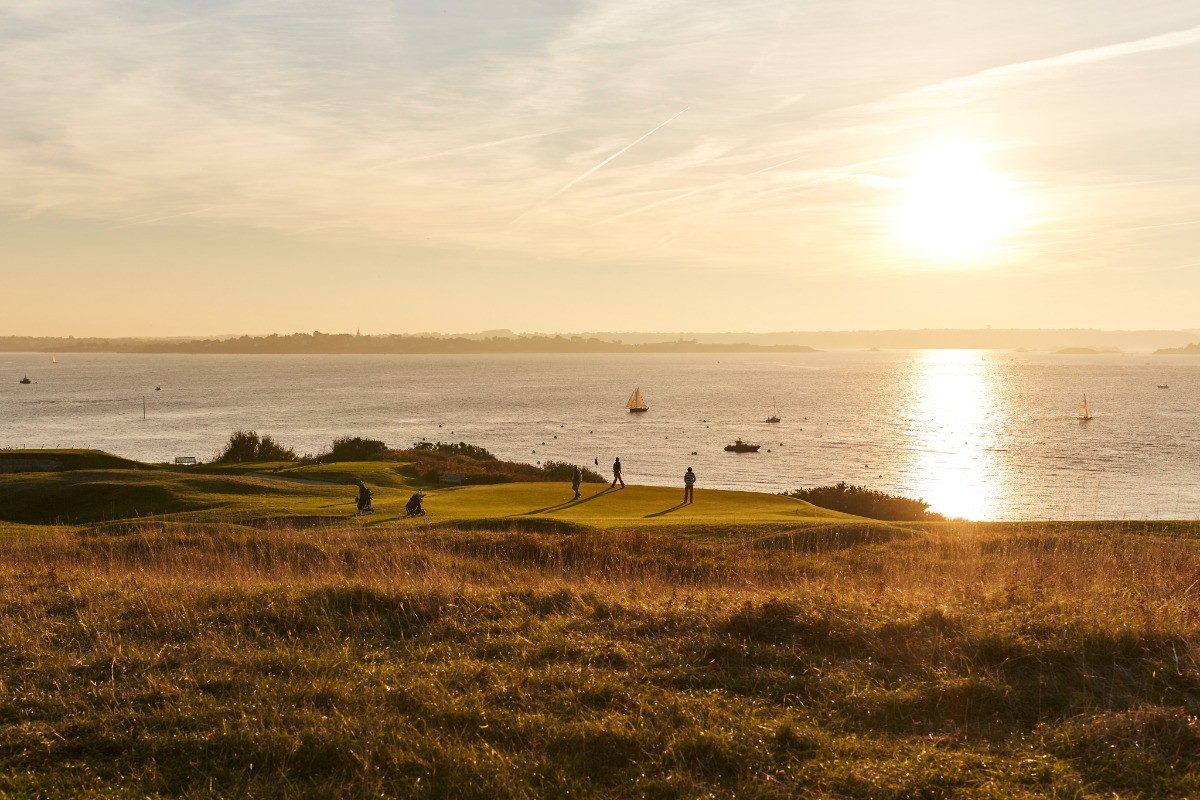 Vue sur le golf de Saint-Briac au coucher du soleil.
Crédits photos : CRTB LAMOUREUX-Alexandre