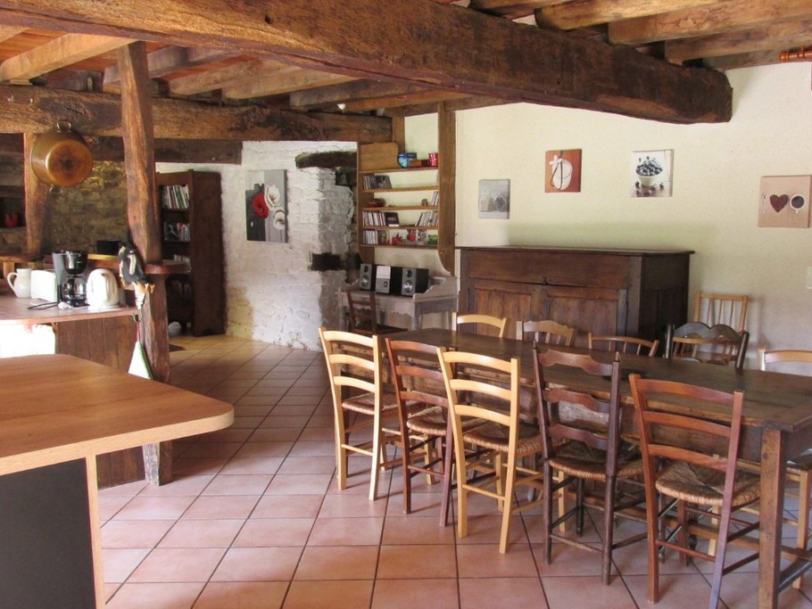 L'espace repas - Gïte "Ar Merglet" en Brocéliande près de Paimpont