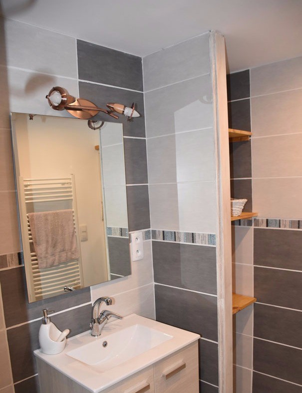 coin lavabo/gite/maison en pierres