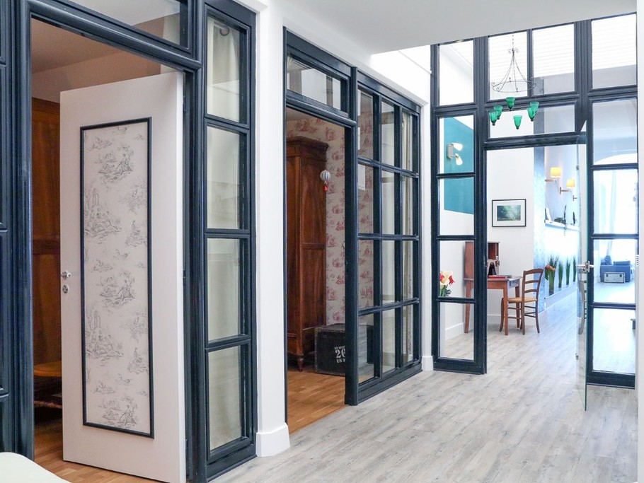 Hall d'entrée, accès vers les 2 chambres du RDC