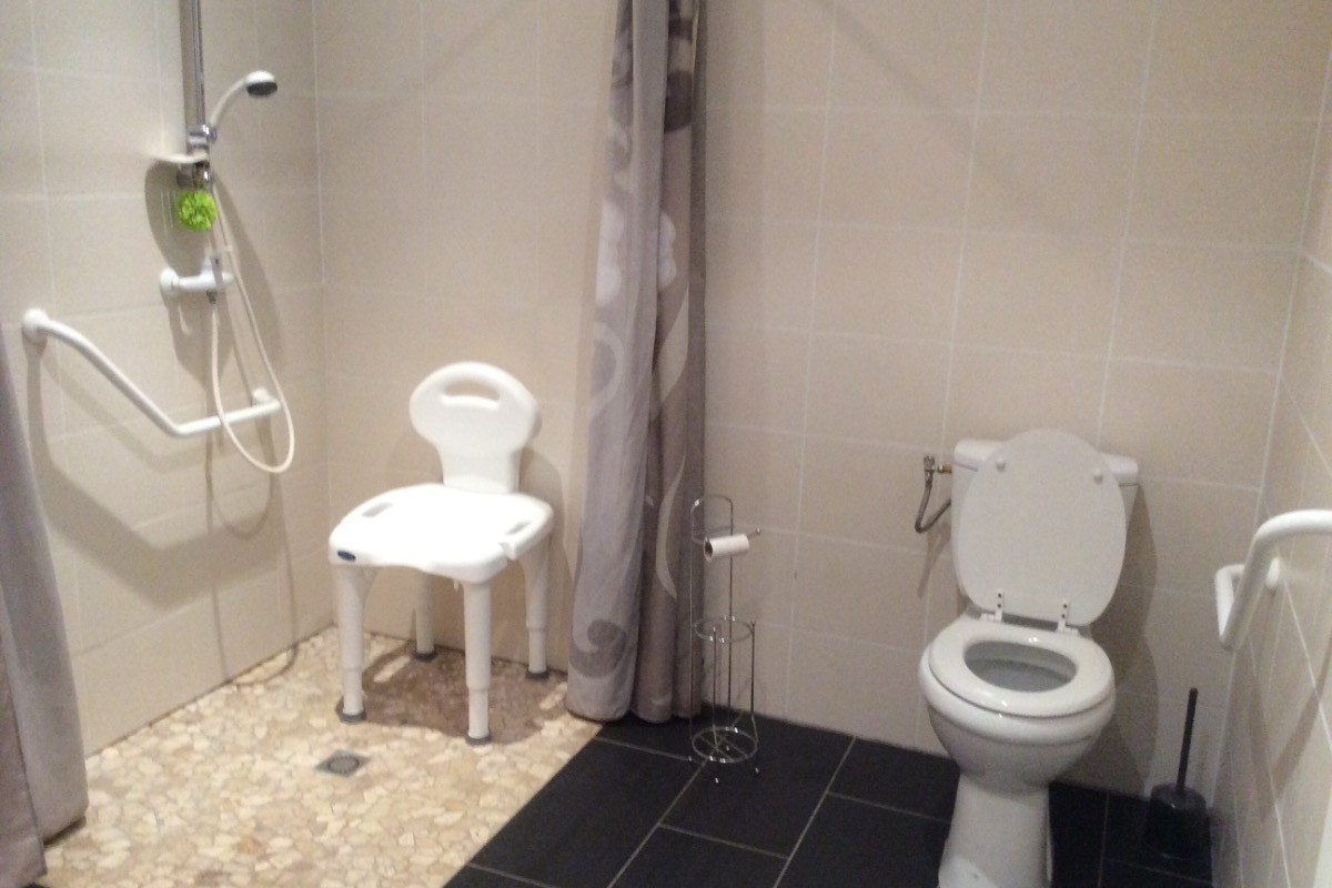 Salle d'eau accessible PMR