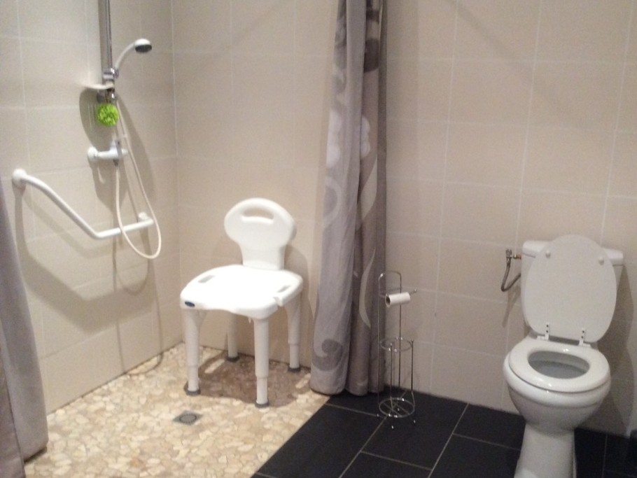 Salle d'eau accessible PMR