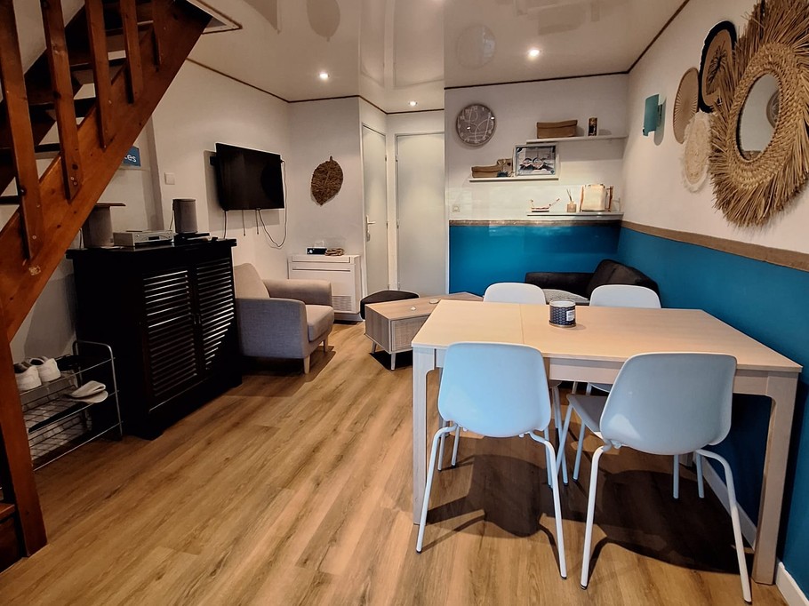 Holiday accommodation in Frontignan, between sea and lake