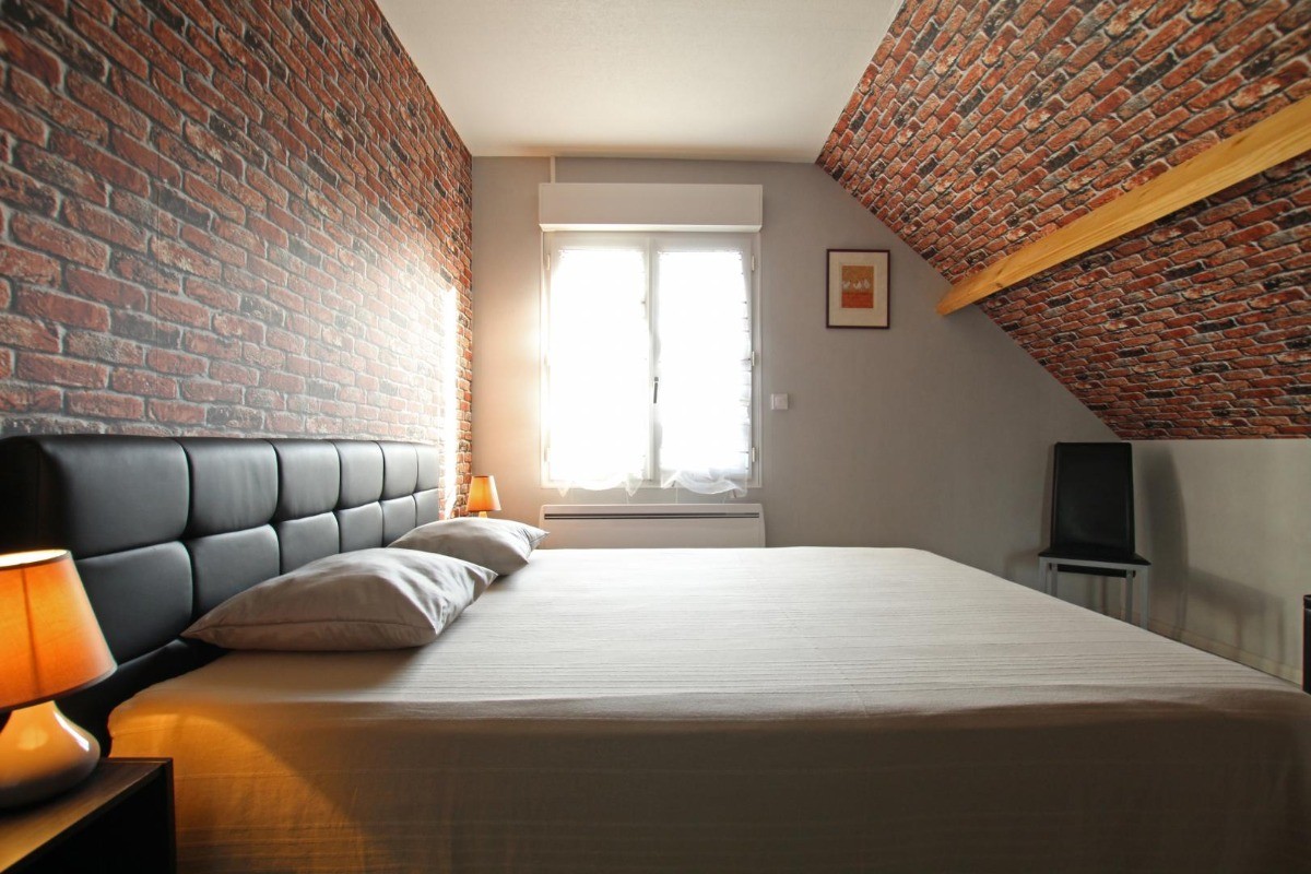 Chambre brique à l'étage