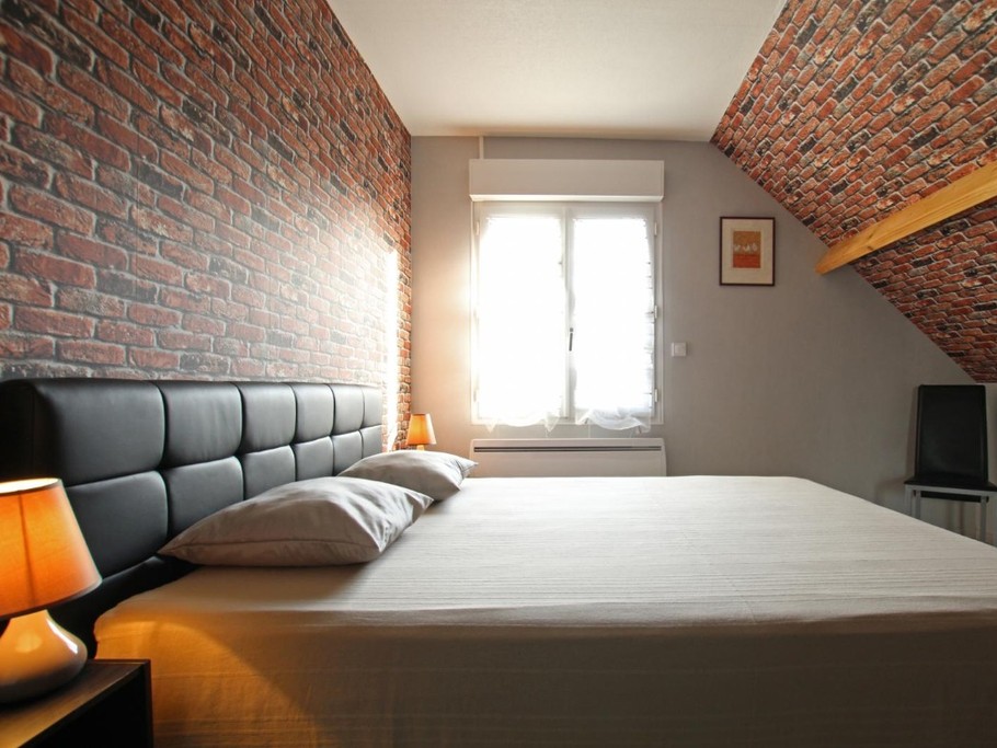 Chambre brique à l'étage
