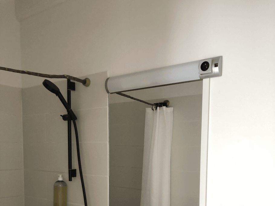 Cabinet de toilette avec douche