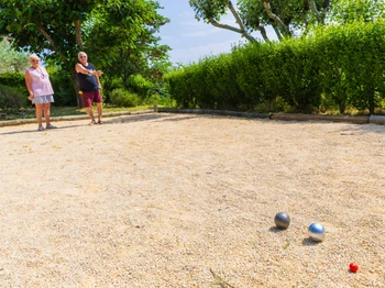 Le terrain de pétanque
