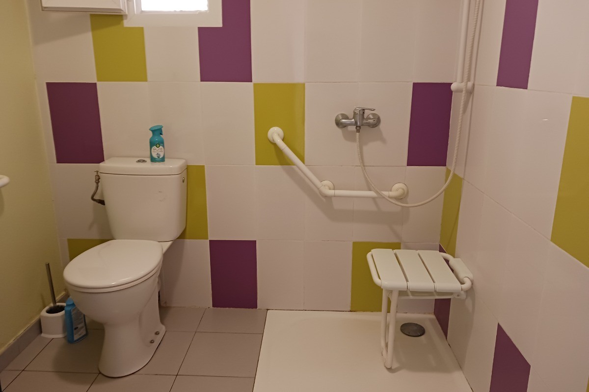 Salle d'eau PMR