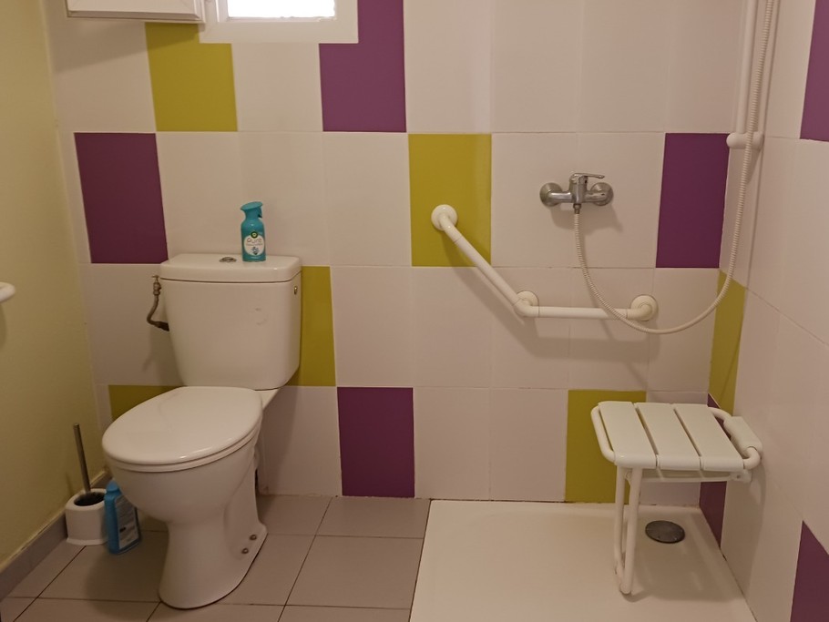 Salle d'eau PMR