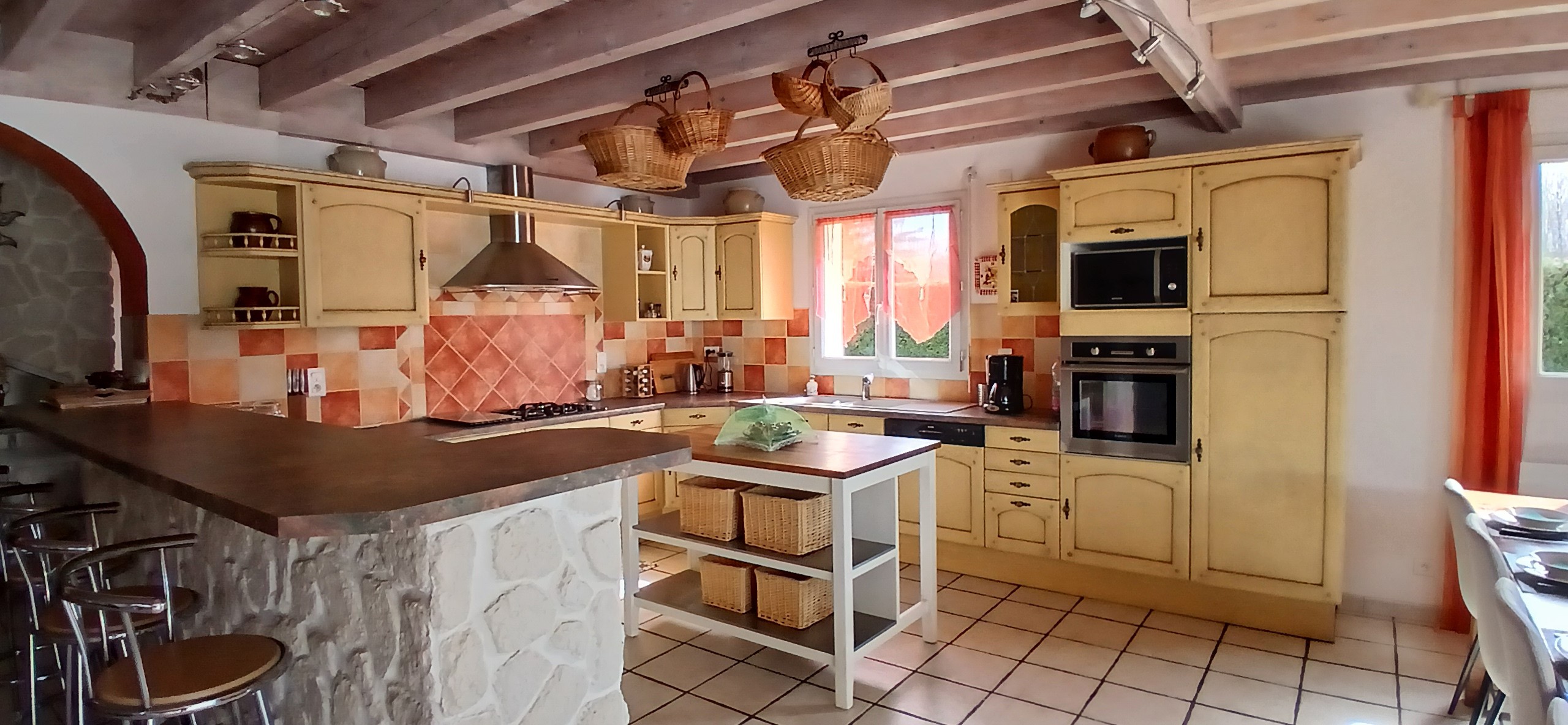 Gîte "Aupredubois", Saint Ours les Roches, Puy de Dôme, Cuisine