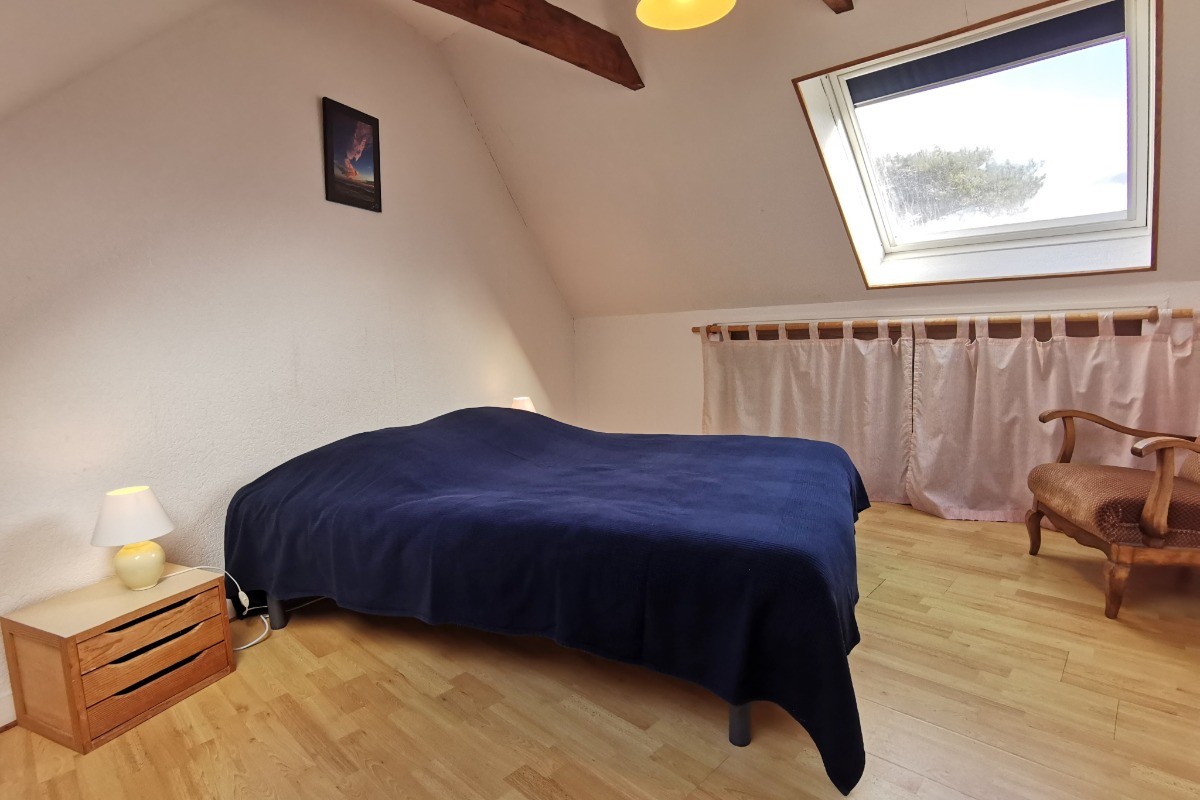 Etage: chambre 2 avec lit 140