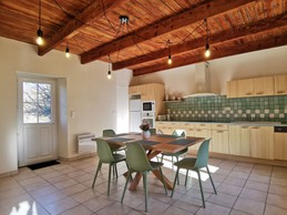 Cuisine-séjour lumineuse et spacieuse