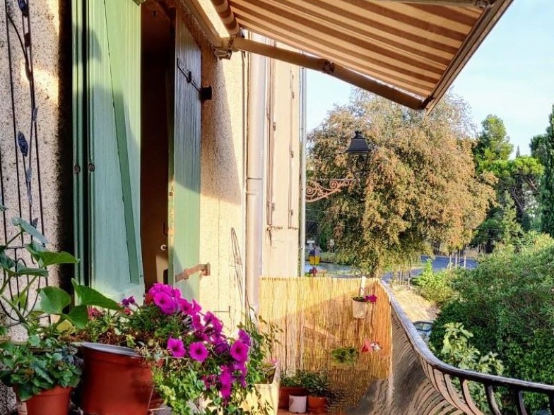 MAISON DE VACANCES À POILHES AVEC VUE SUR LE CANAL DU MIDI – POUR 4 PERSONNES