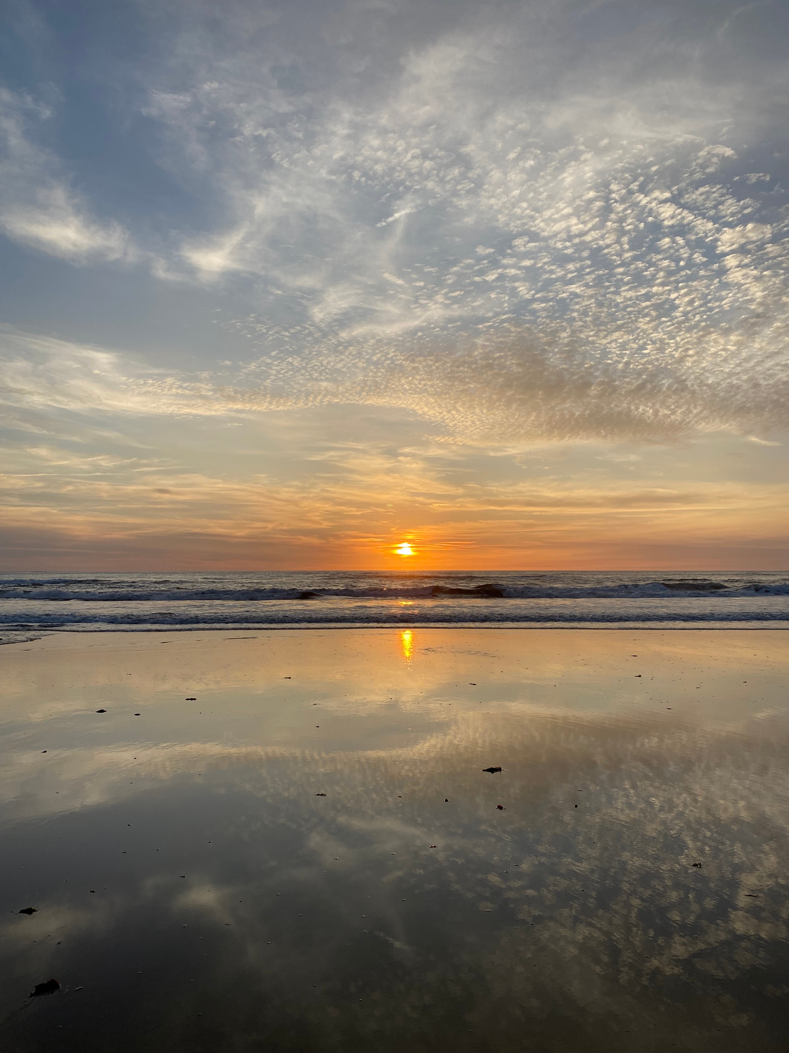 un coucher de soleil plage proche maison