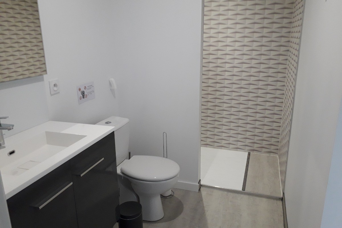 Salle d'eau attenante
