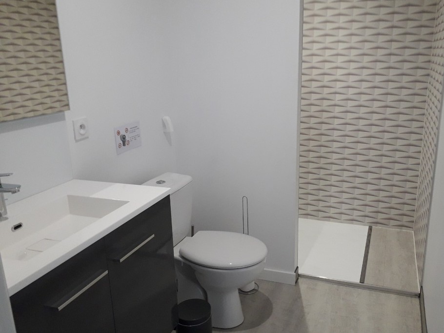 Salle d'eau attenante