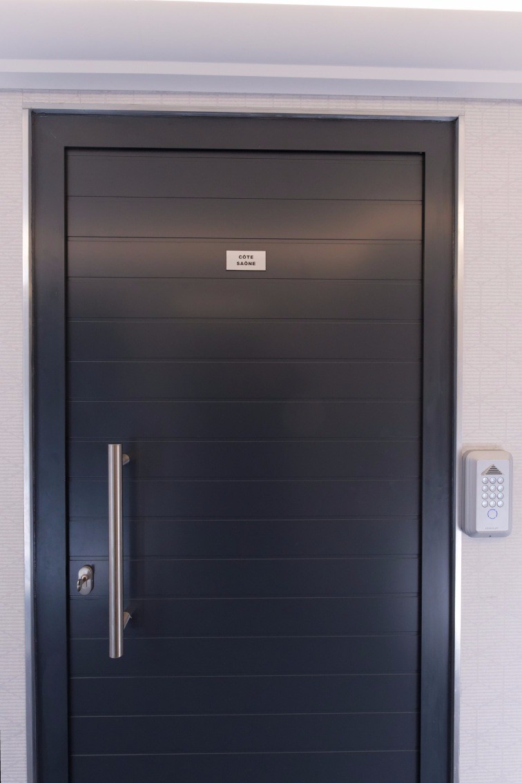 porte d'accès du studio côté Saône