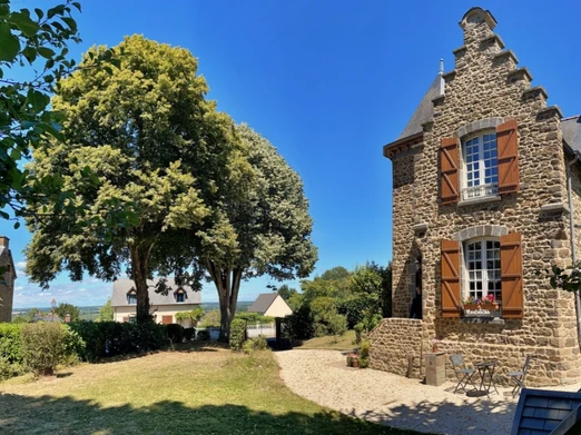 Manoir et son parc arboré de 800 m²