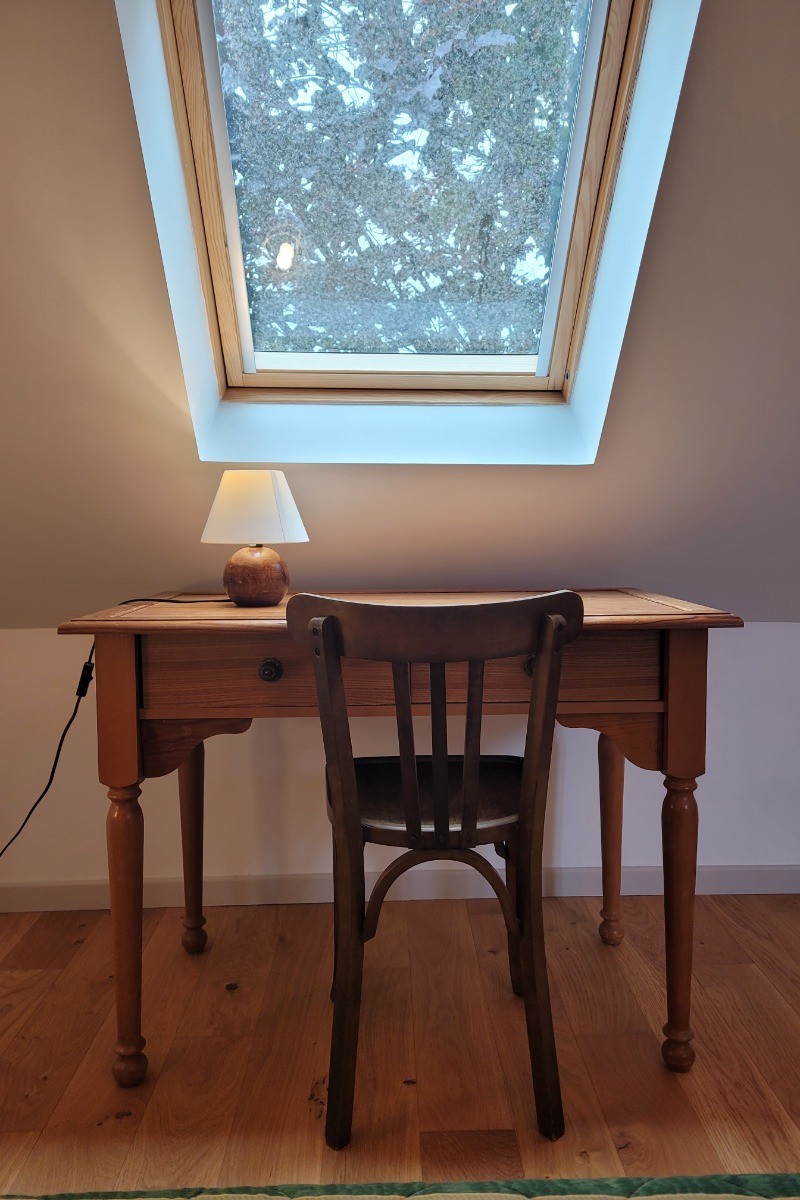 Chauvin, location, Clévacances, Paimpol, Plounez, chambre étage droite lit 160 avec bureau