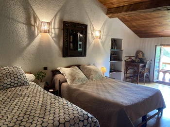 1 double bed + 1 single bed