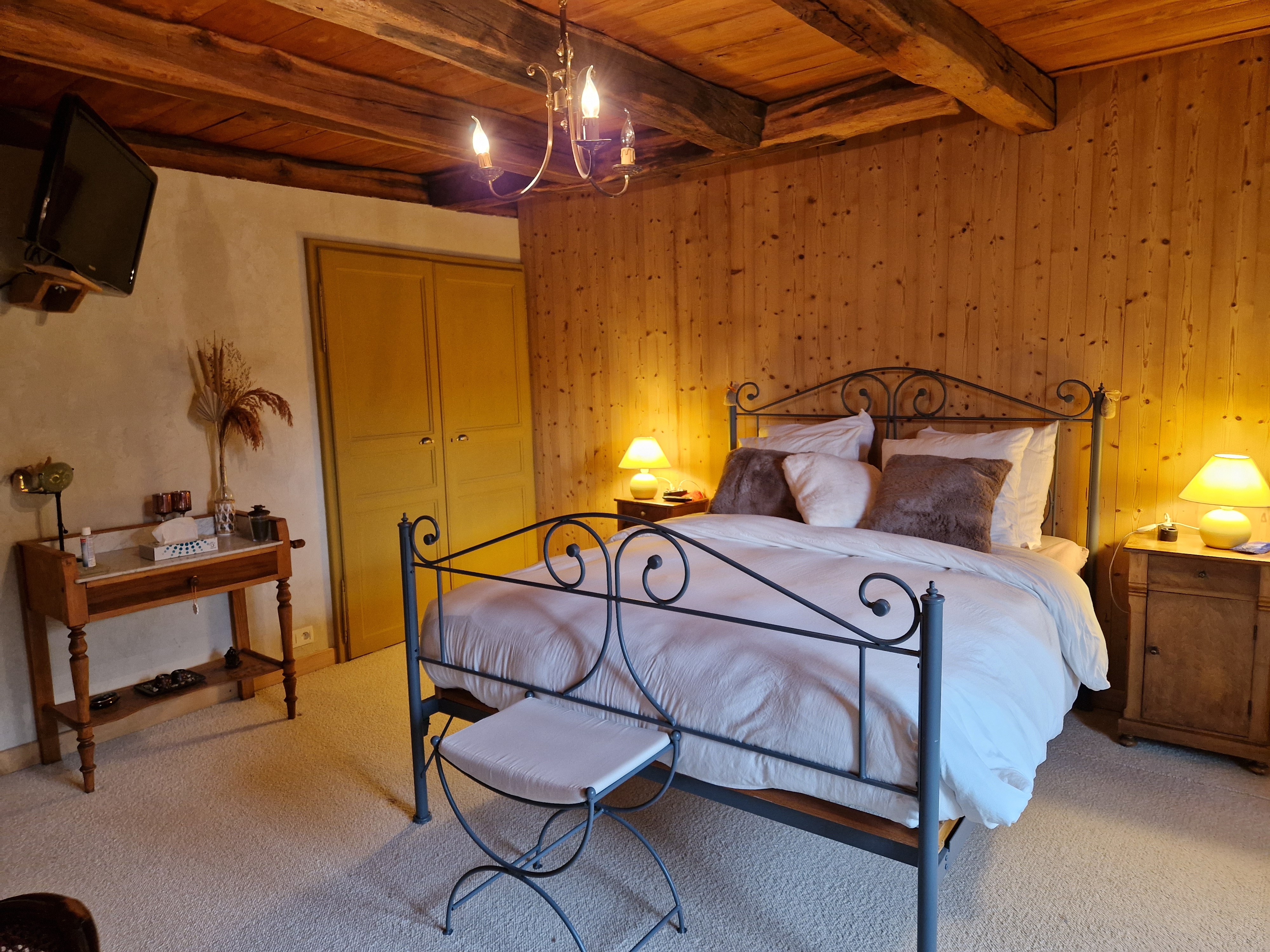 Chambre 1 spacieuse - Clos de la Créssonnière
