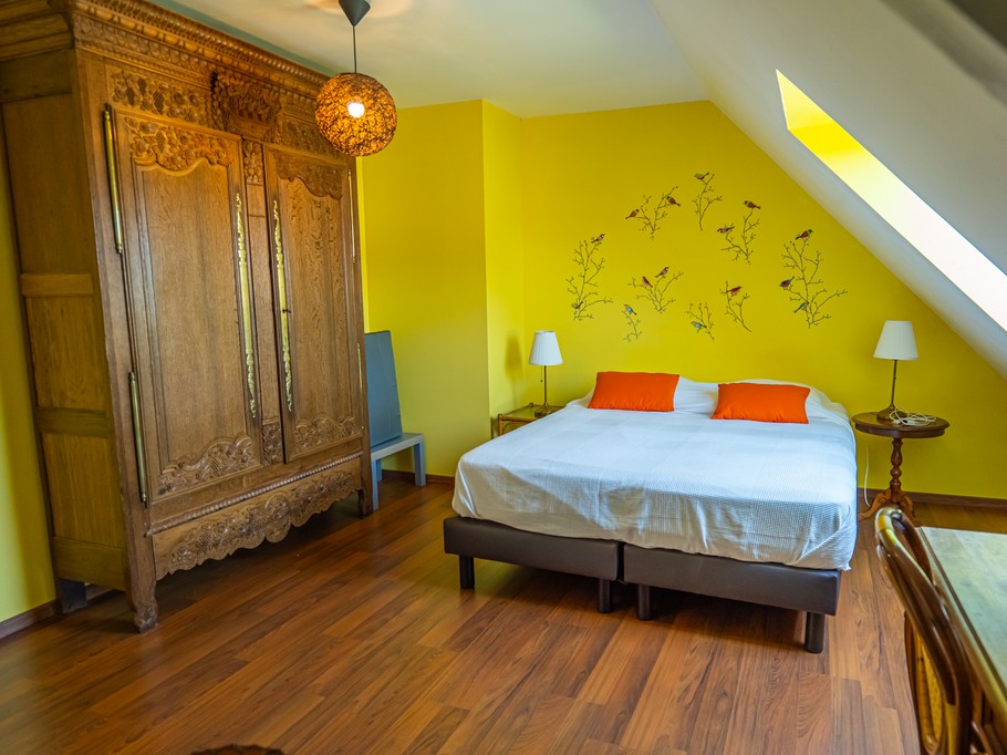 Chambre jaune étage