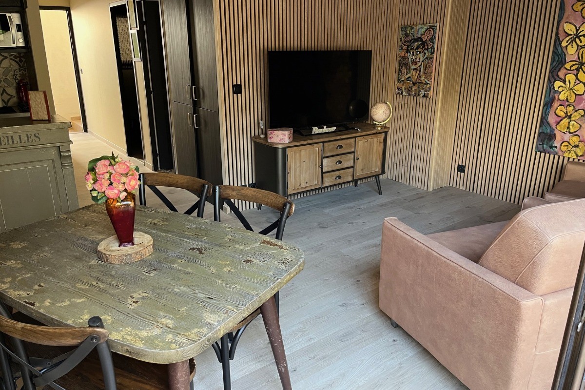 Salon Coté SUD refait à neuf en 2024