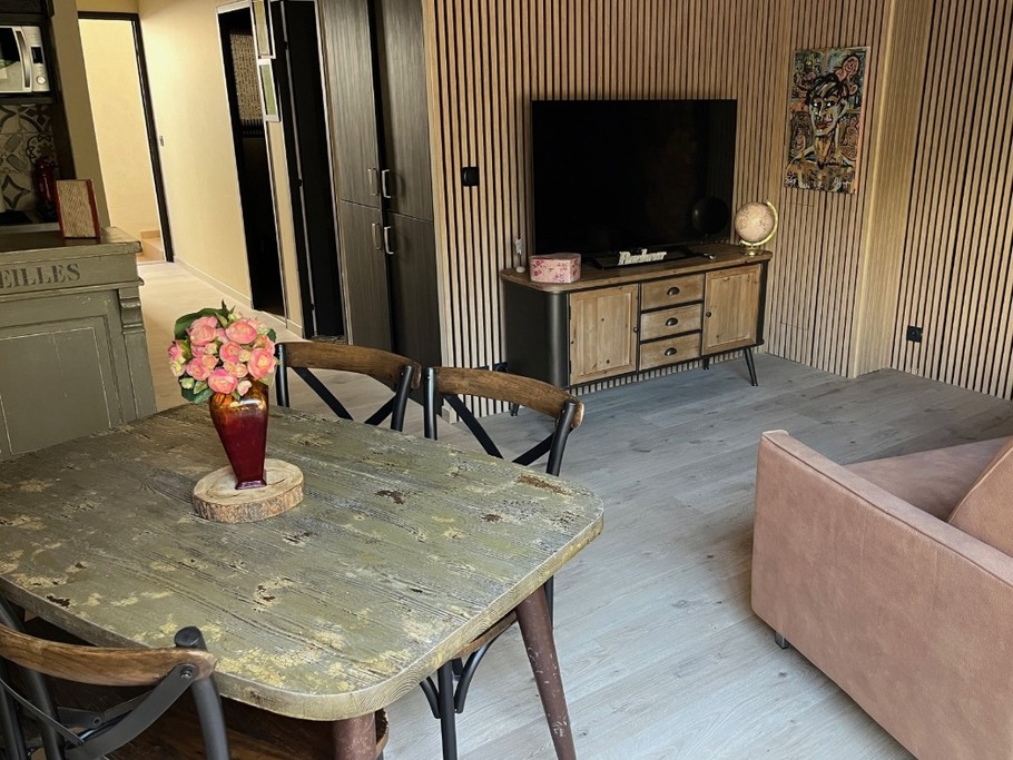 Salon Coté SUD refait à neuf en 2024