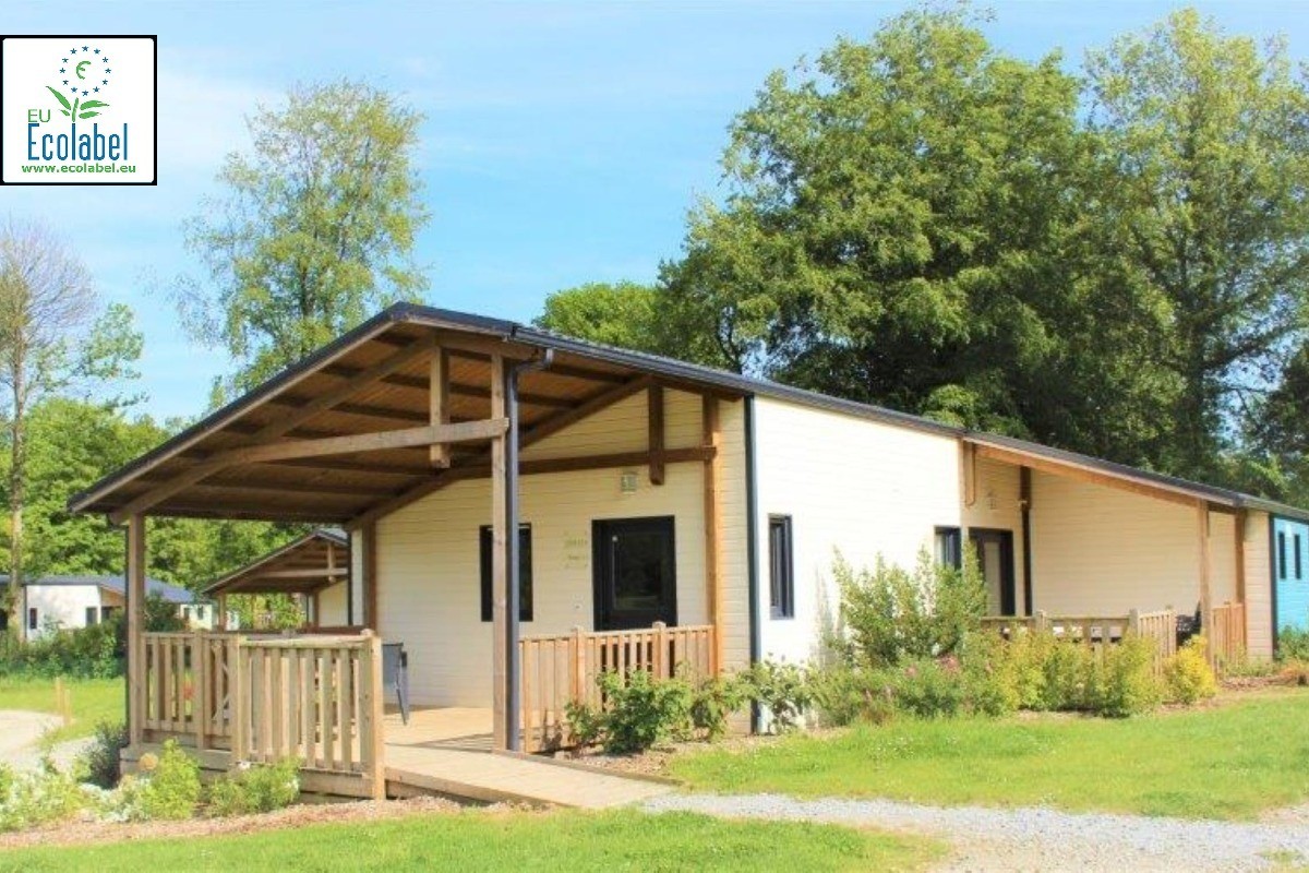 Domaine avec étang de pêche situé au sud des Cotes d’Armor à Merdrignac en Bretagne, Station Verte et Village Etape en plein centre de la Bretagne et proche de la forêt de Brocéliande. Le camping (emplacements, mobil homes, chalets) est ouvert à l’année.