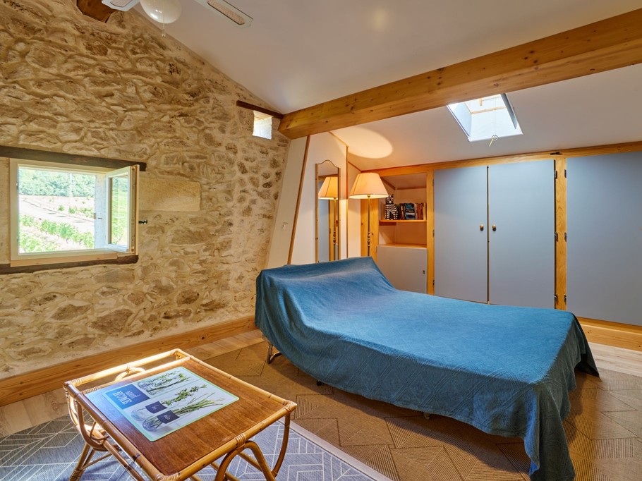 At the top of the stairs, a single bed; on the mezzanine, a single bed