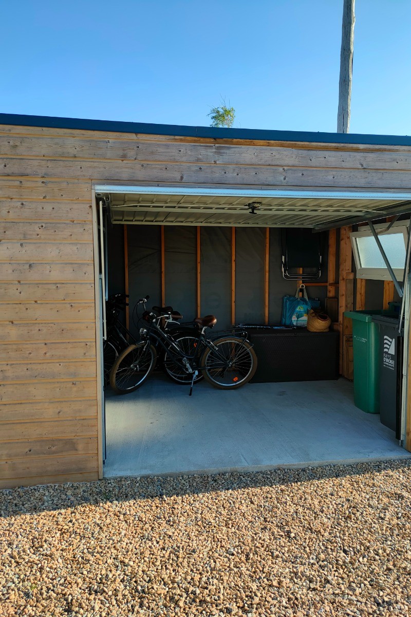 le cabanon et les vélos à disposition