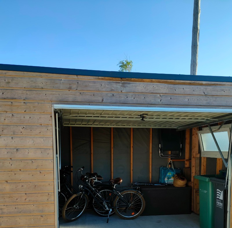 le cabanon et les vélos à disposition