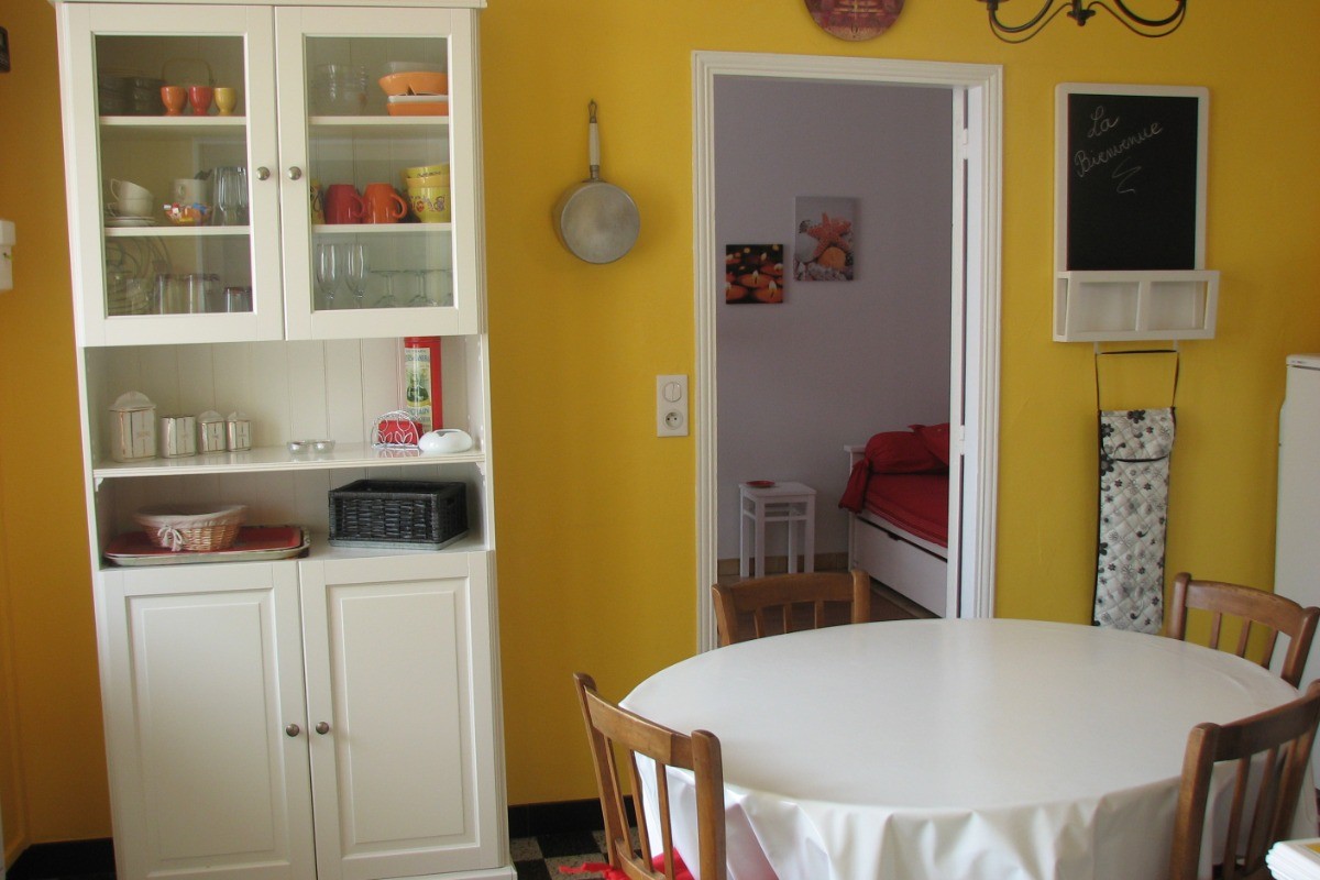 Cuisine - Porte coulissante vers le salon/chambre