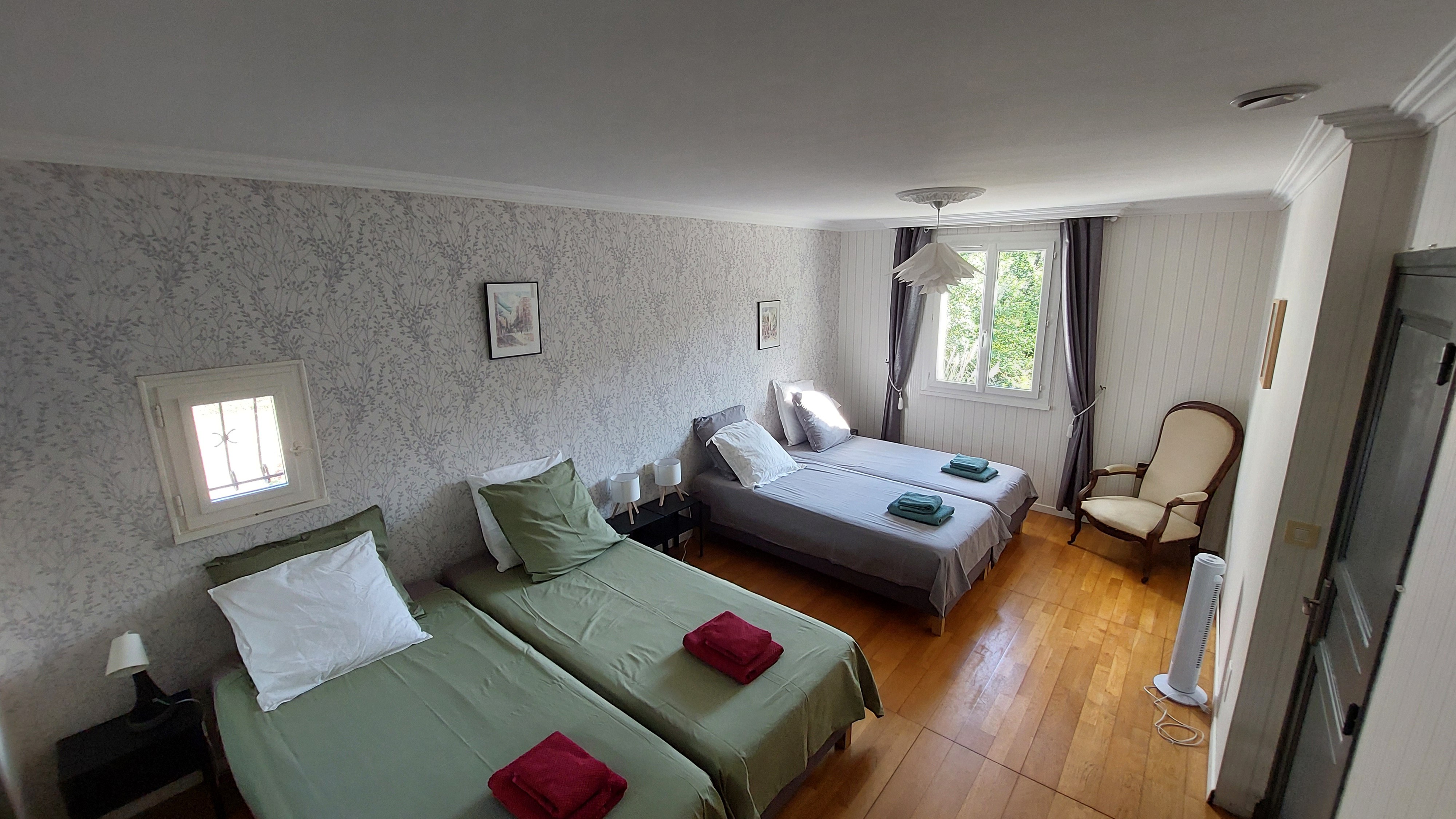 4-bed room