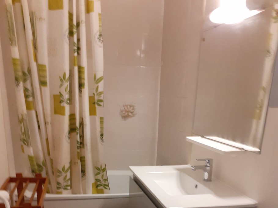 salle de bain Vasque sur meuble + baignoire