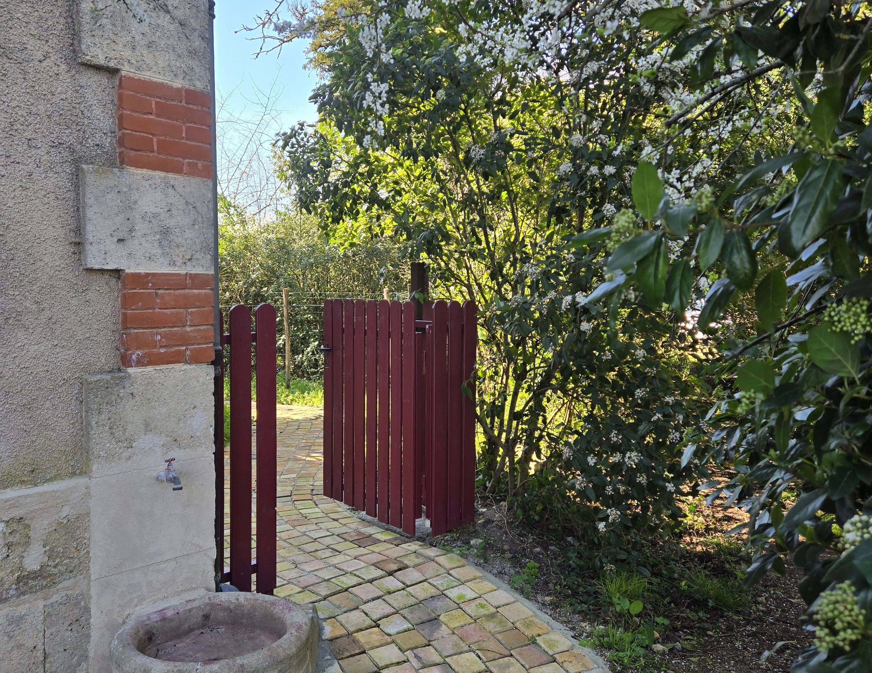 L'accès par le jardin