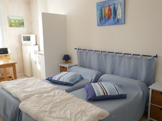 Studio avec deux lits en 90