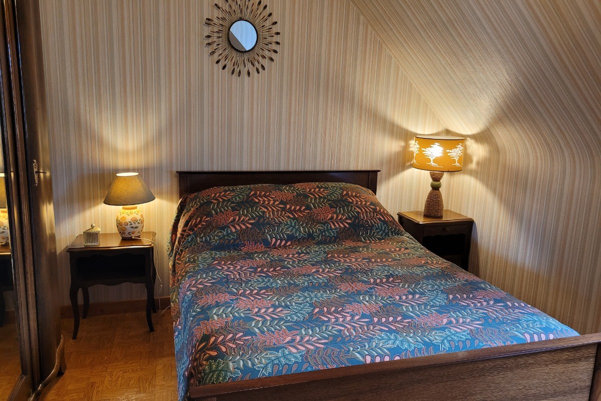 Bedroom with double bed (140cm) on 1st floor