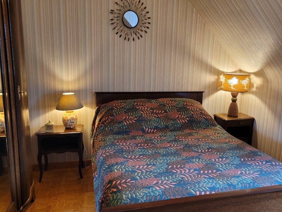 Chambre avec lit 140 au 1er étage