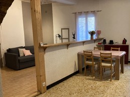 La cuisine ouverte sur le salon