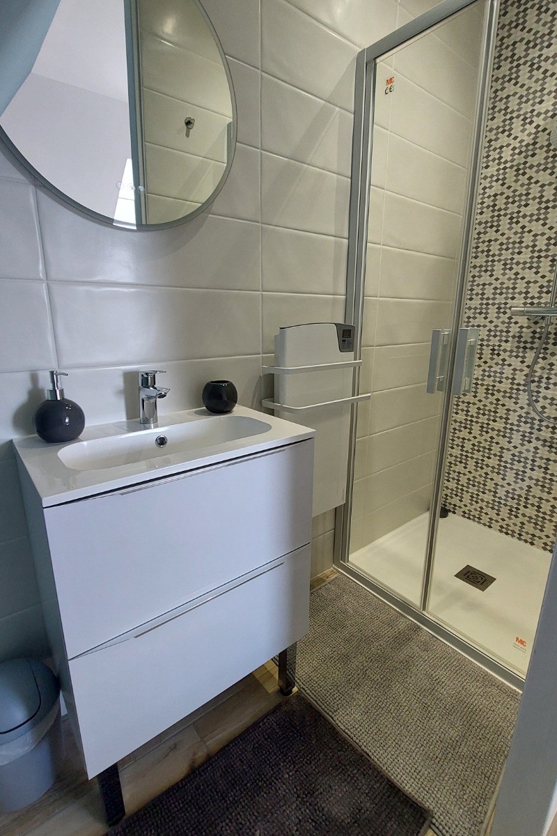 Salle d'eau de la chambre bleue