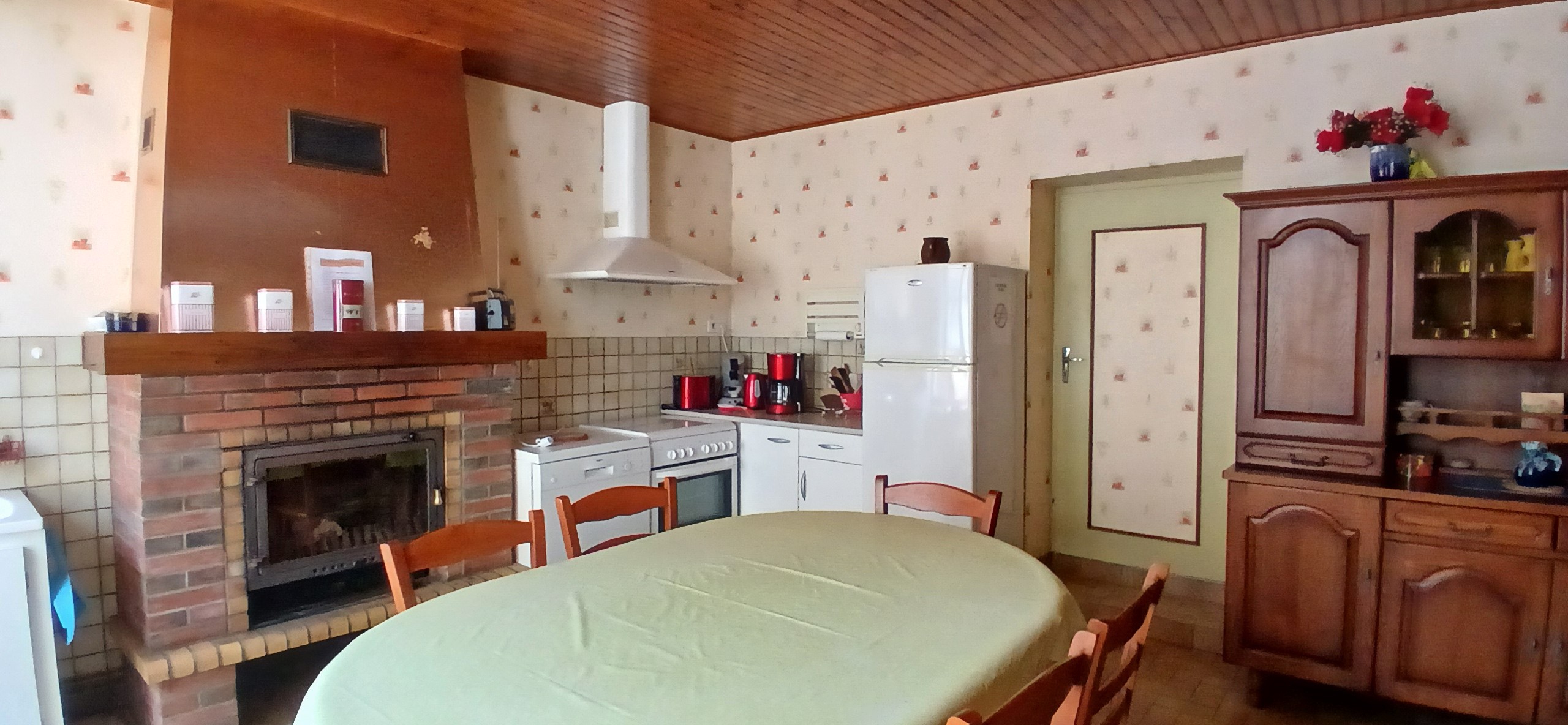 Gîte Clévacances, Chéniers, Creuse - Pièce de vie avec insert