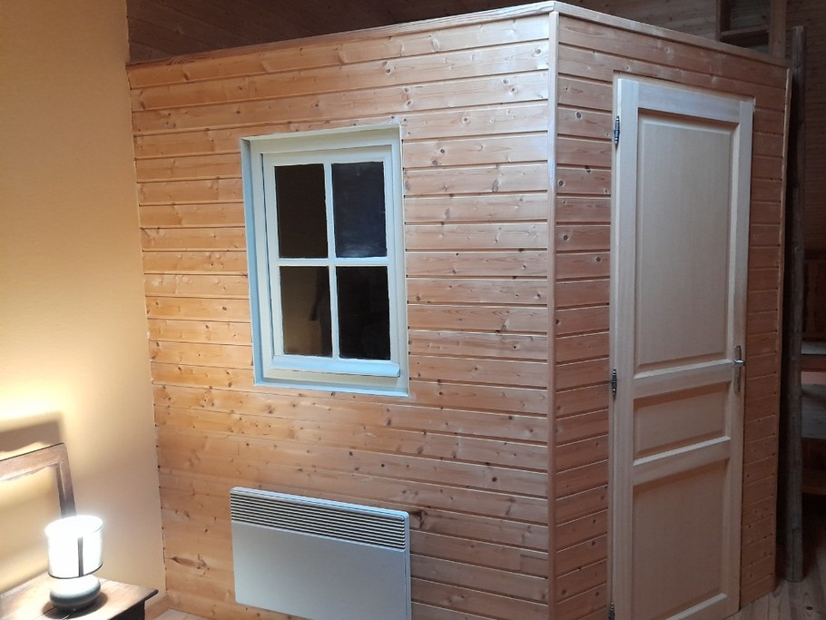 Chambre et sa salle de bains attenante - Maison Coeurdacier