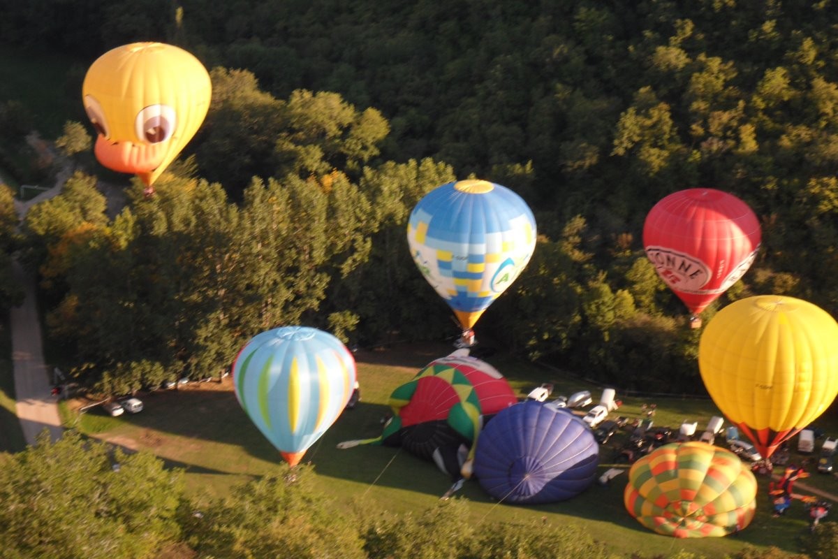 LES MONTGOLFIERS DEPART DE  ROCAMADOUR