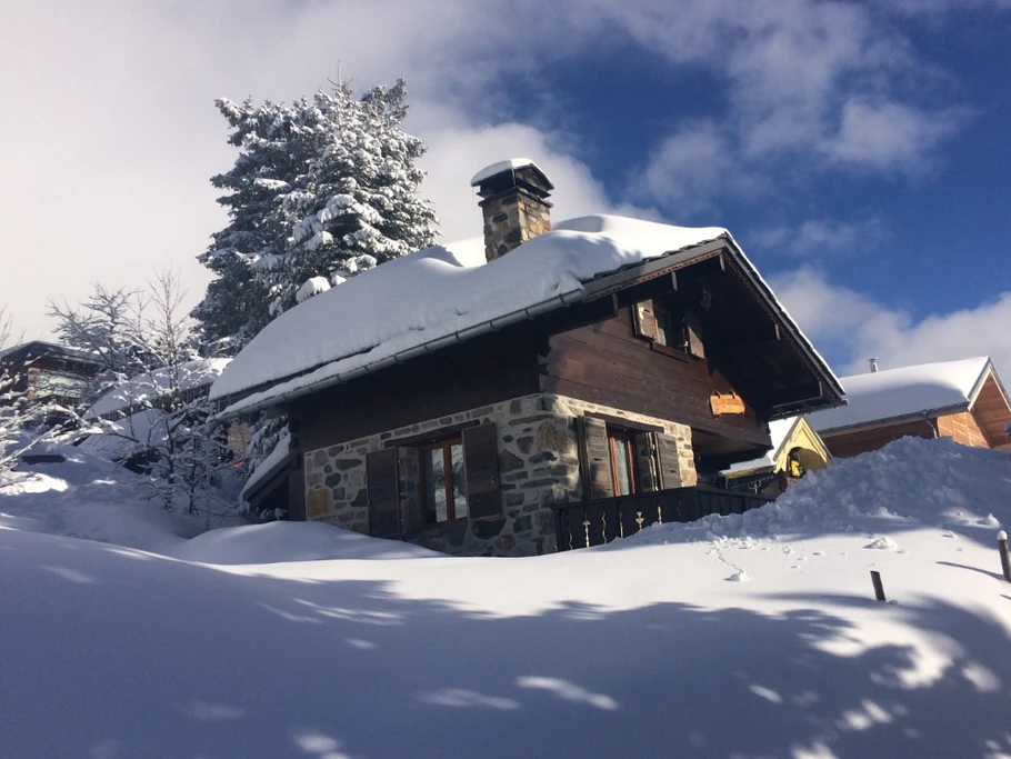 espace privé pour jouer dans la neige pour les enfants