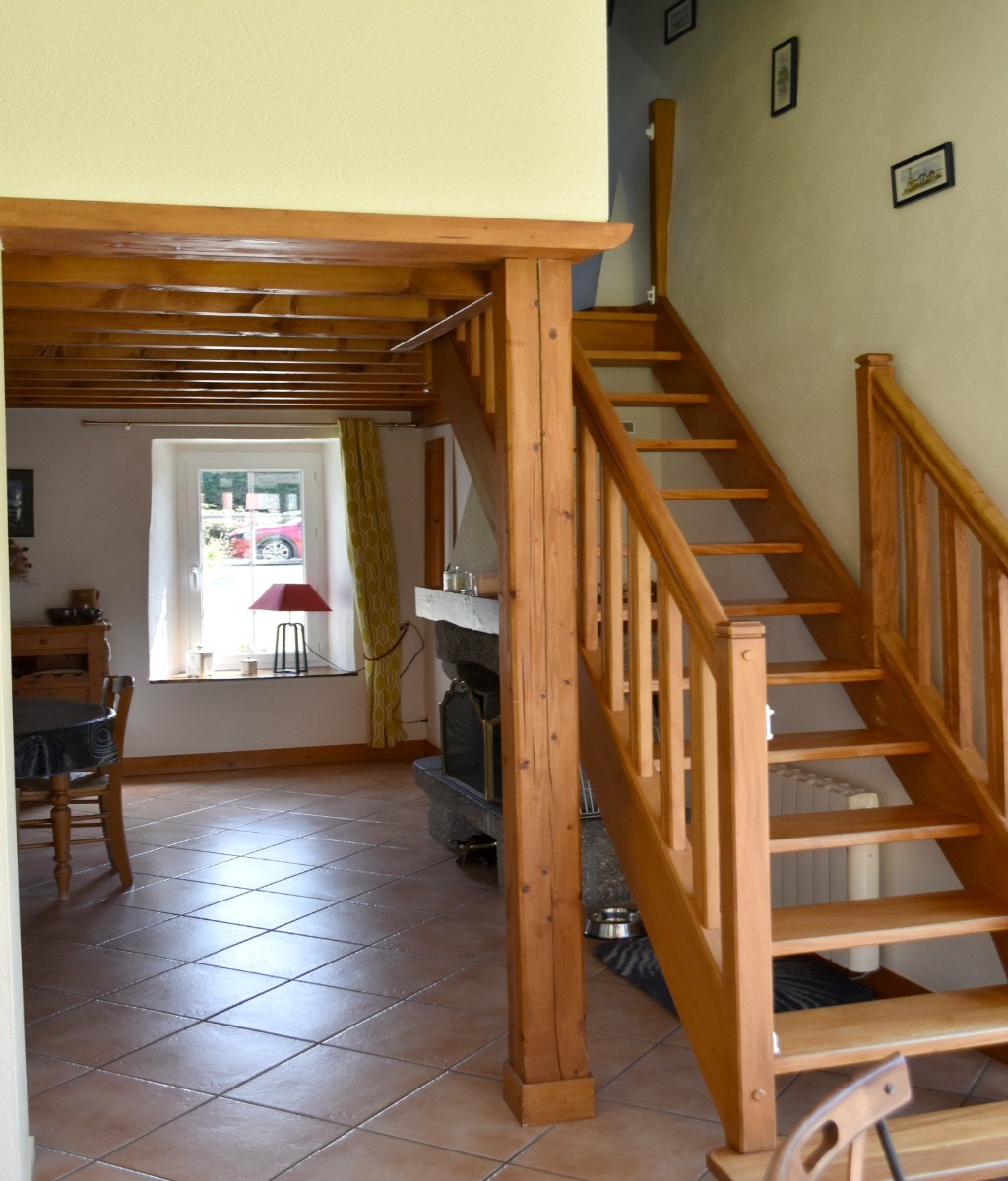 cuisine et escalier vers la chambre