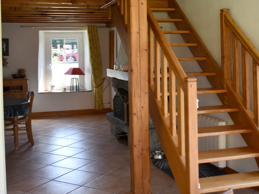 cuisine et escalier vers la chambre