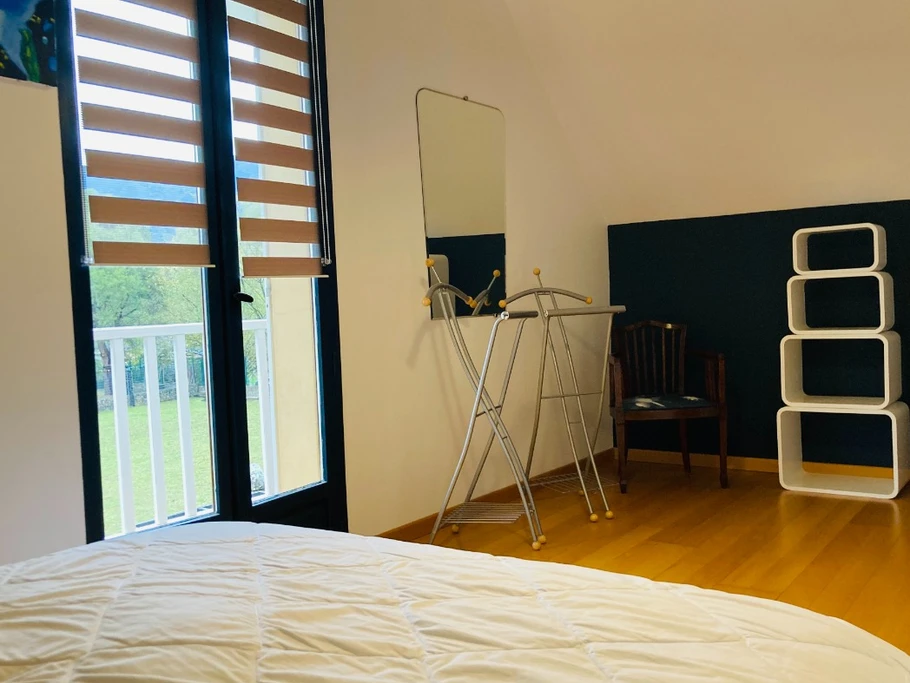 Chambre donnant sur le balcon - Lit double
